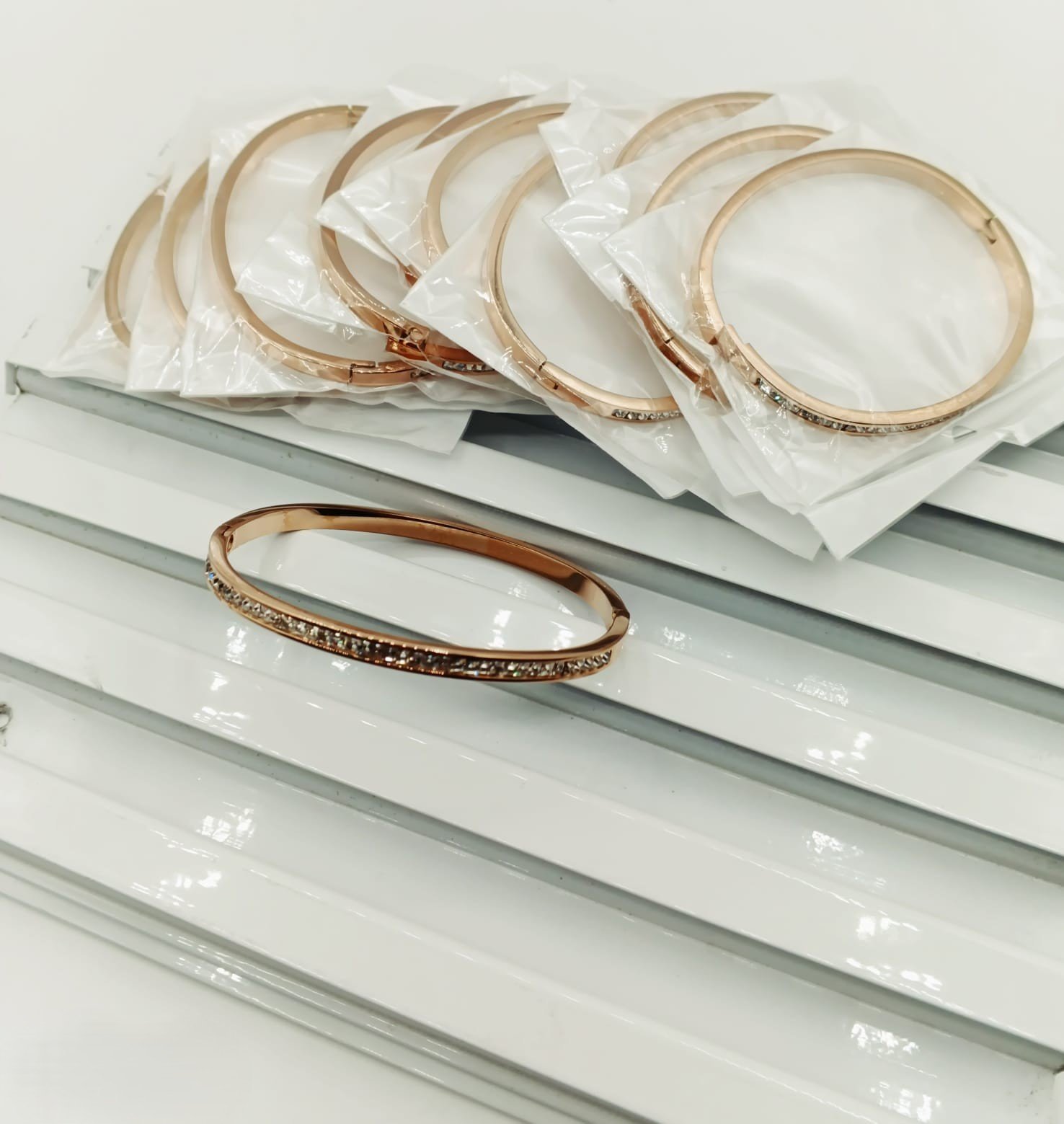 Vibrant Polished Metal kara - G2D-AJ-MJ-0040