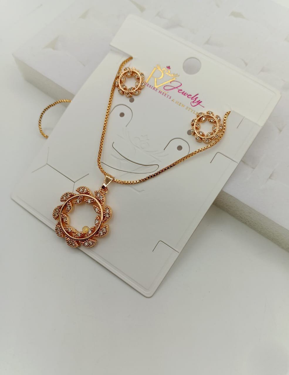 Stylish Rose Gold necklace - G2D-AJ-MJ-0214