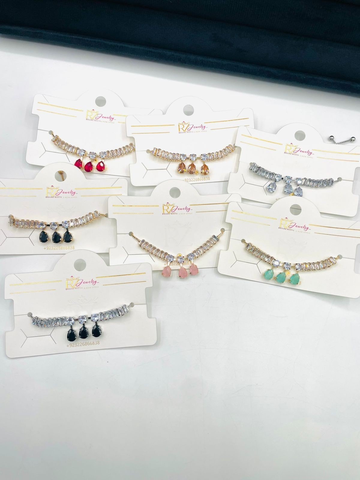 Dazzling Silver Tone necklace - G2D-AJ-MJ-0728