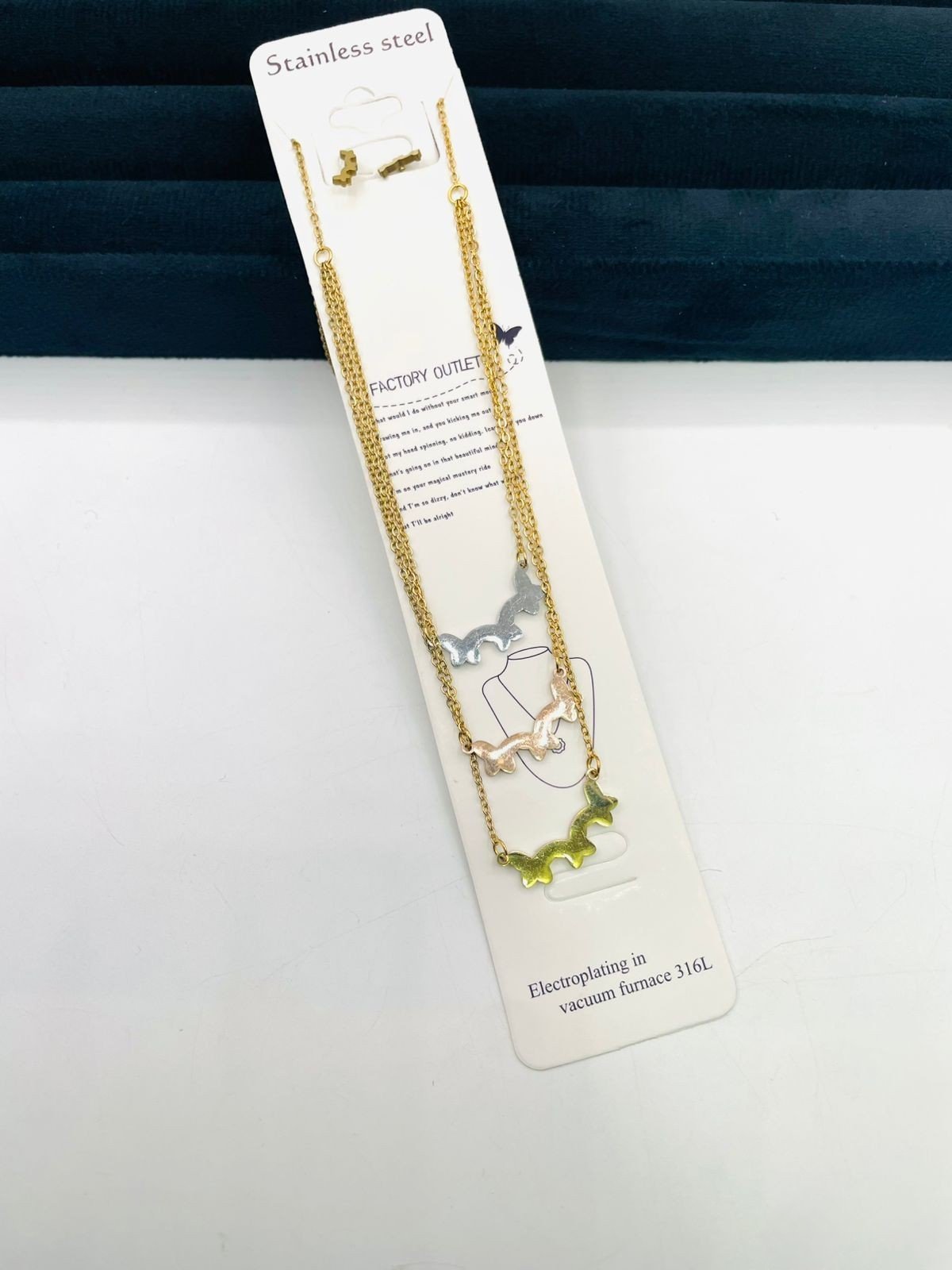 Shimmering Silver Tone necklace - G2D-AJ-MJ-0749